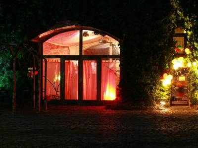 BeFree Tantra Innenhofbeleuchtung auf Gut Frohberg beim Tantra Festival