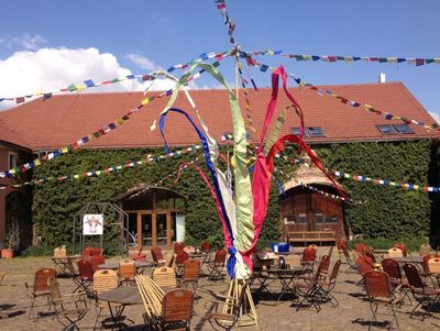 Festivalstimmung im Innenhof von Frohberg