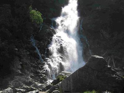 Romantischer Weg zum Sintersbacher Wasserfall