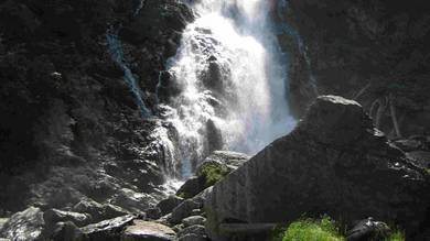 Romantischer Weg zum Sintersbacher Wasserfall