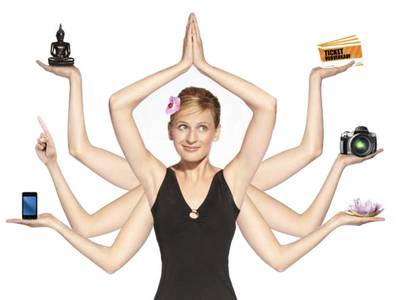 Die Erleuchterin bereichert das BeFree Tantra Frauenfestival mit einem Kabarett Die Erleuchterin bereichert das BeFree Tantra Frauenfestival mit einem Kabarett