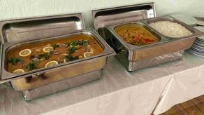 Neben den Salaten auch warmes Essen Neben den Salaten auch warmes Essen