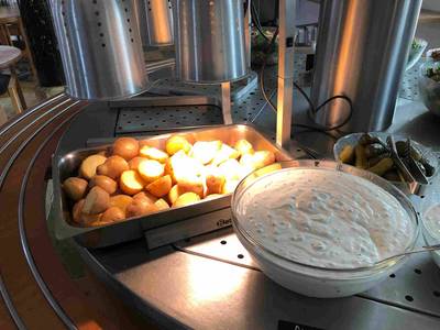 Wie zu Omas Zeiten: Leckerer Kräuterquark mit Ofenkartoffeln